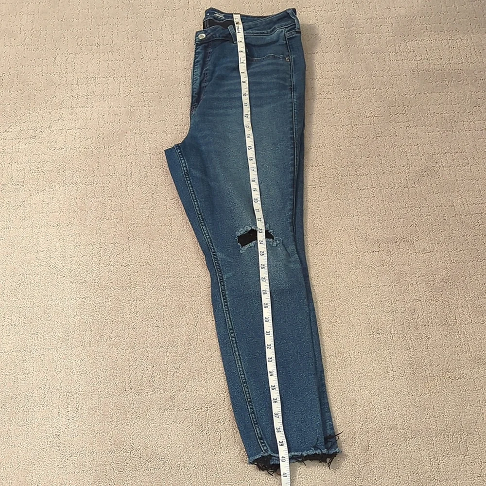 Old Navy Extra High-waisted Rockstar 360° Stretch Super-Skinny Ripped Ankle, 16 - Picture 7 of 7